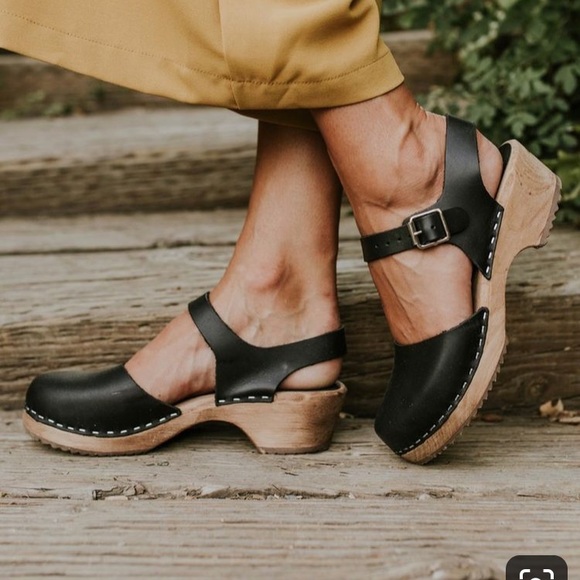 mia black clogs